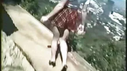 Cô gái tóc vàng gái trong diễn sez thú xuất