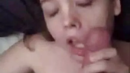 Nhỏ dễ thương, cô gái tóc vàng bị ném vào không gian phim sez vietsub bằng miệng